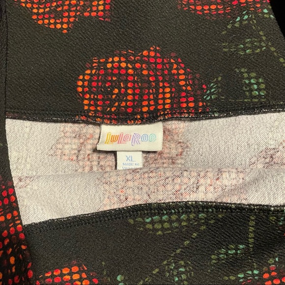 Lularoe Cassie pencil skirt, black with digital red roses XL X large - Picture 4 of 4